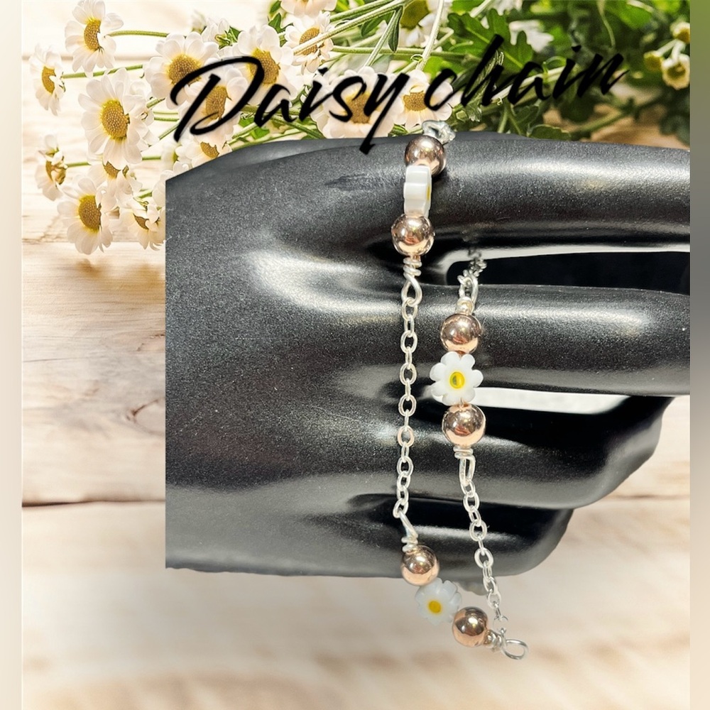 Dainty daisy chain link bracelet